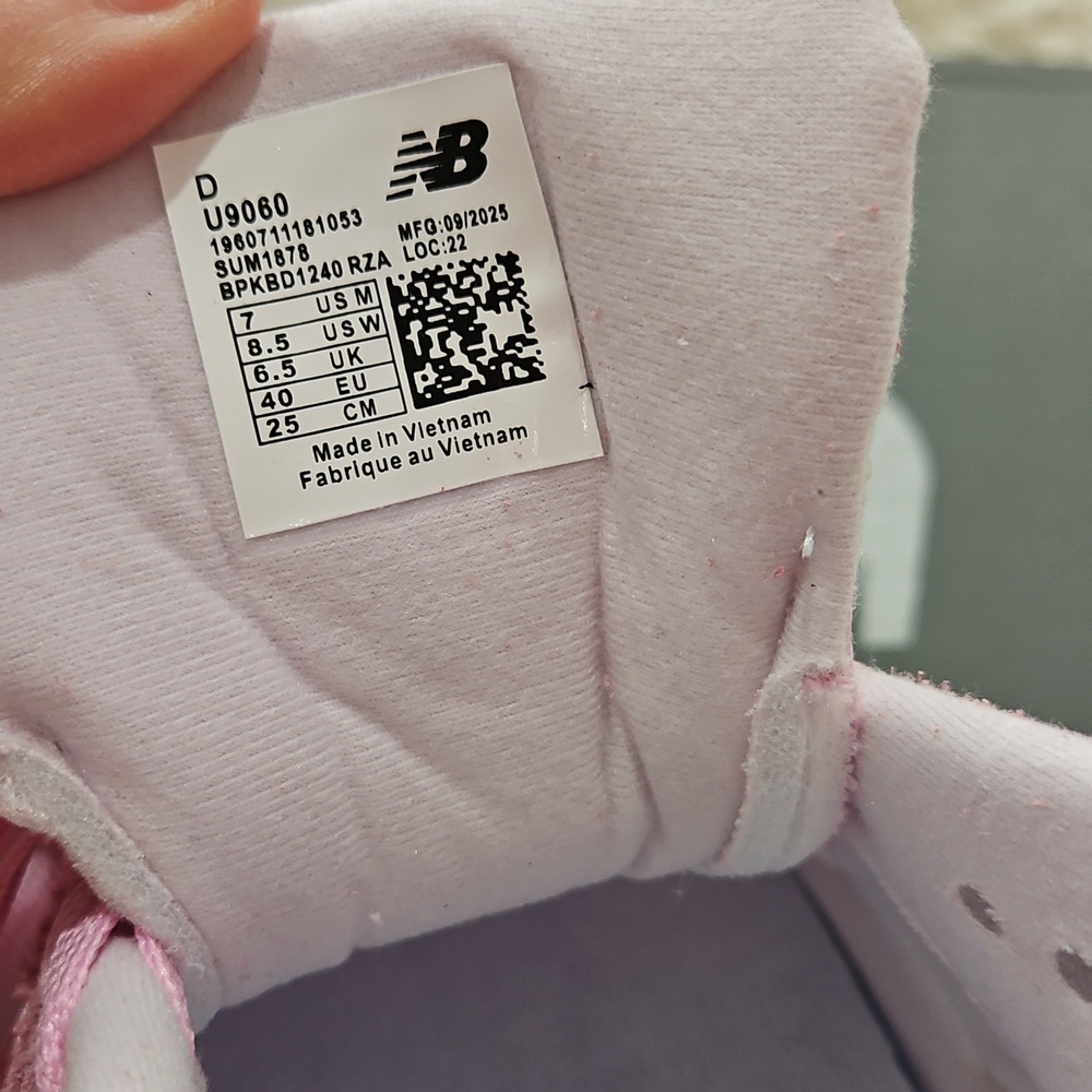 New Balance 9060 Cherry Blossom Colorway. - Picture 7 of 11